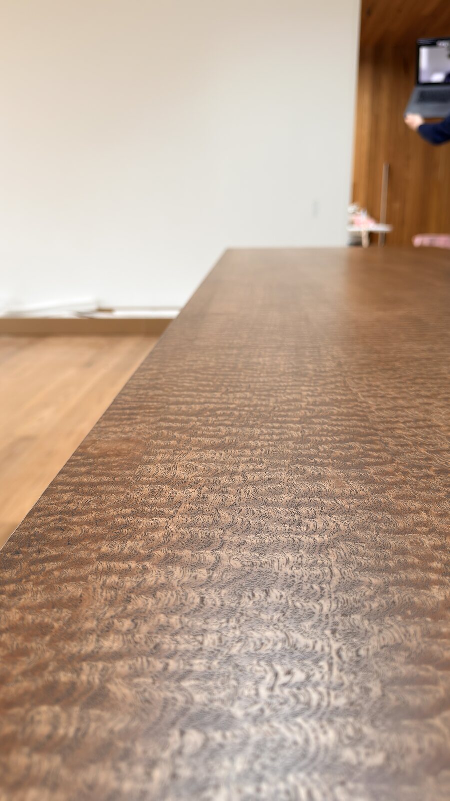 Natural timber grain on a Kangaroo Valley dining table in August 2026
